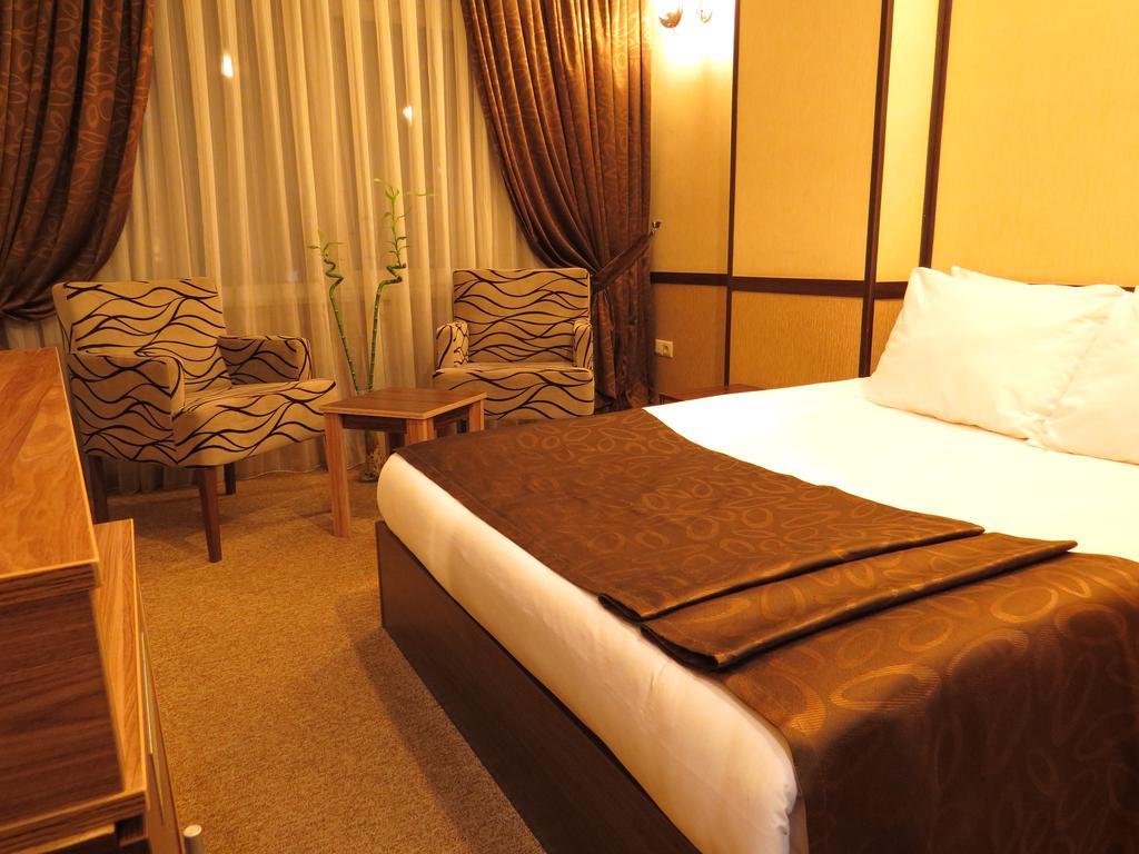 Verman Hotel เอสเกซีเฮียร์ ภายนอก รูปภาพ